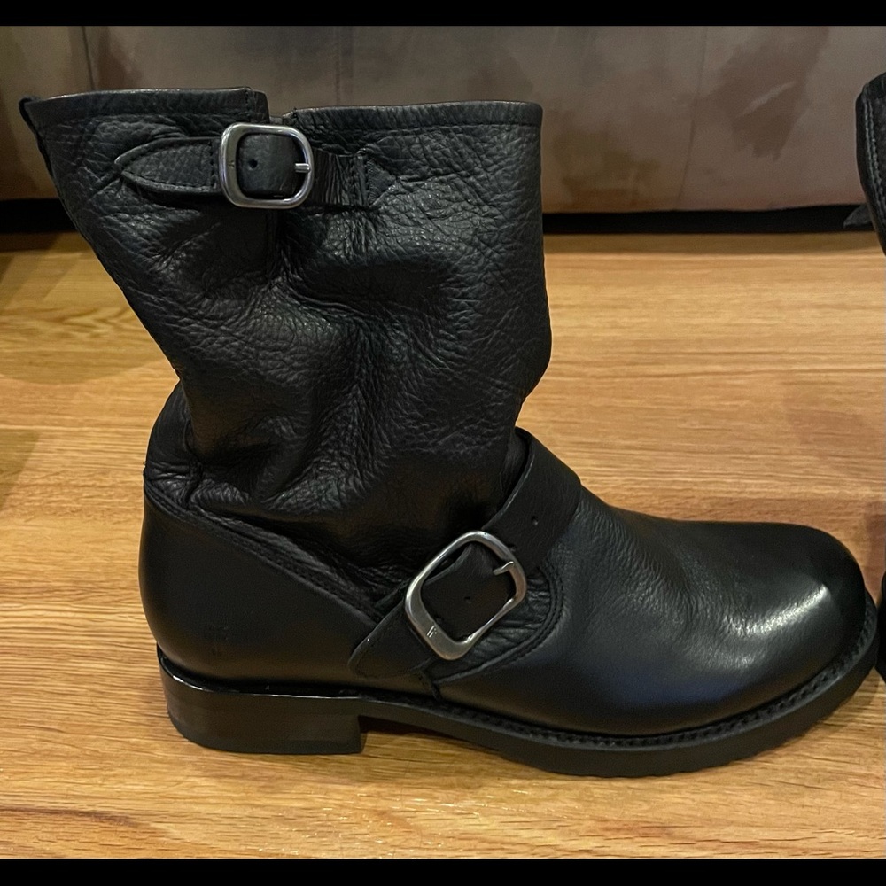 Frye Women’s Veronica Black Short Booties Size 8.5
